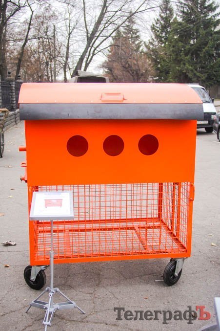 Кременчугские машиностроители похвастались коммунальной техникой в надежде, что ее купят Кременчугские машиностроители похвастались коммунальной техникой в надежде, что ее купят