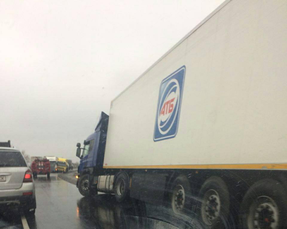 На трассе Кременчуг-Полтава обочины «приняли» несколько фур На трассе Кременчуг-Полтава обочины «приняли» несколько фур