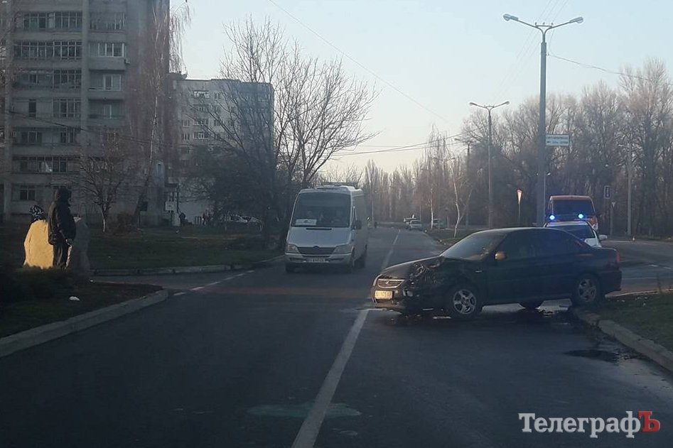 В Кременчуге столкнулись три автомобиля: есть пострадавшие В Кременчуге столкнулись три автомобиля: есть пострадавшие