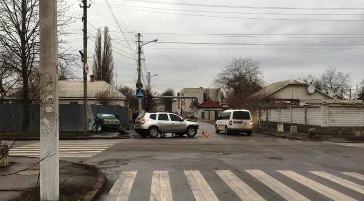 В Кременчуге «Таврия», не уступив дорогу, оказалась в заборе В Кременчуге «Таврия», не уступив дорогу, оказалась в заборе