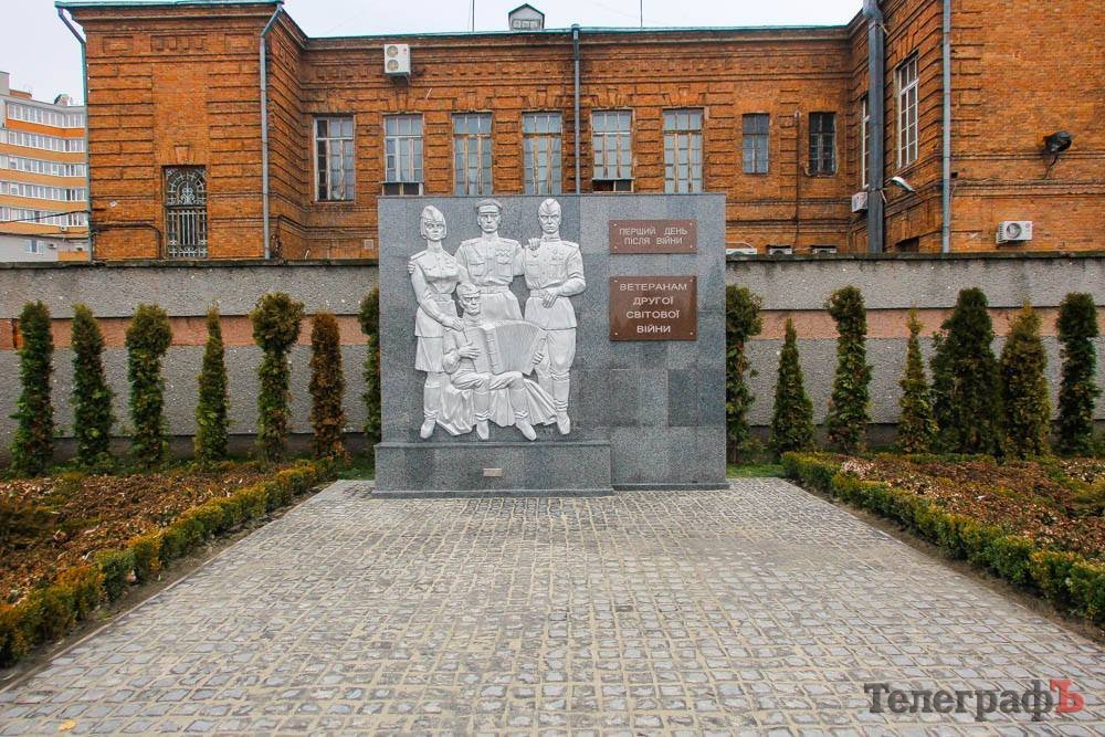 Стелу на площі Перемоги у Кременчуці реконструювали та осучаснили Стелу на площі Перемоги у Кременчуці реконструювали та осучаснили