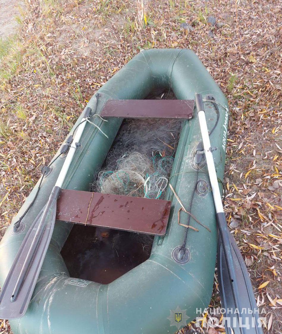 Човен дістали з очерету