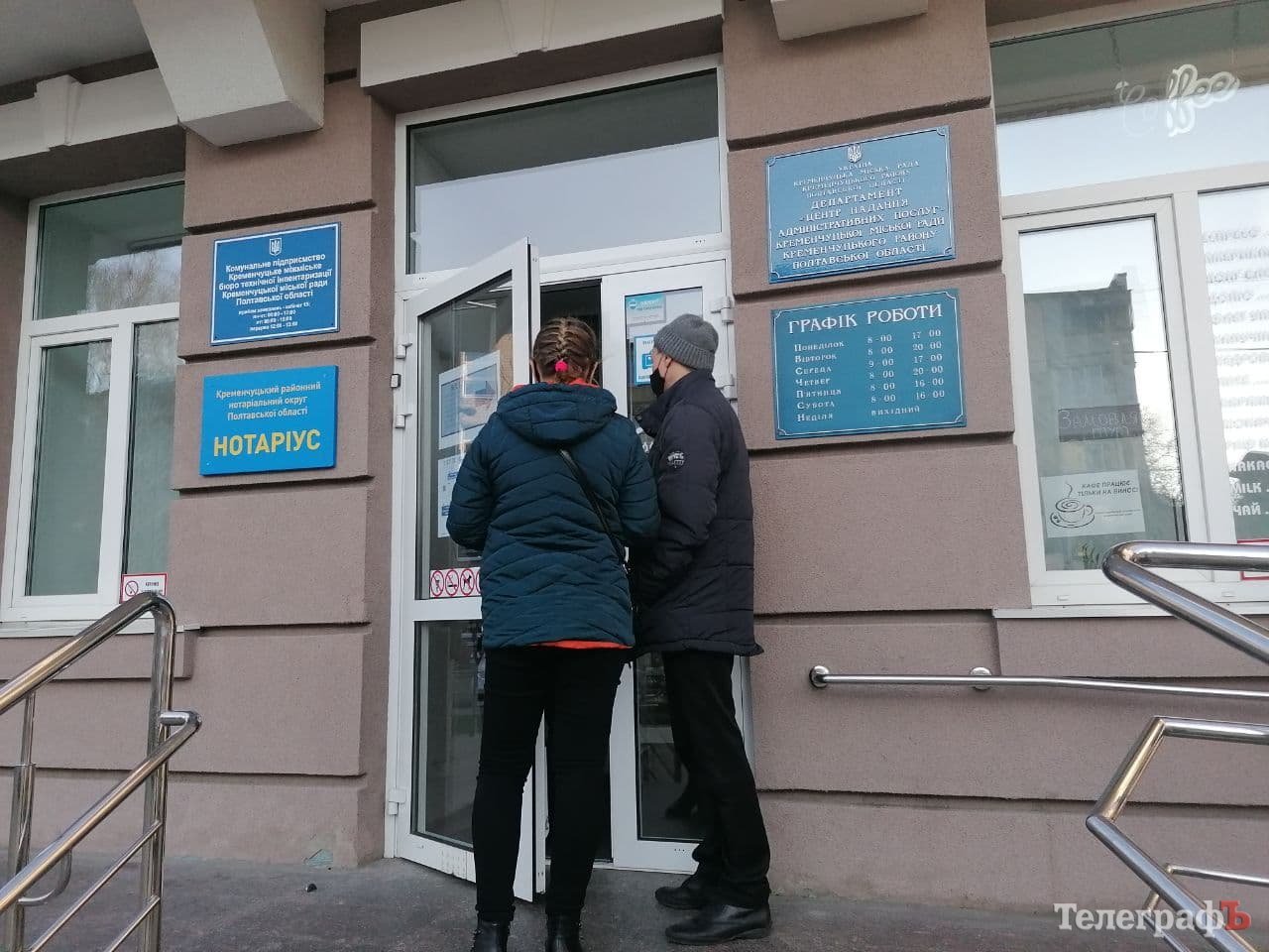 Більшість людей поводиться з розумінням та чемно