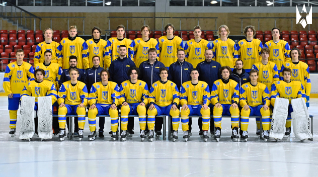 На фото Варава у першому ряду - другий праворуч