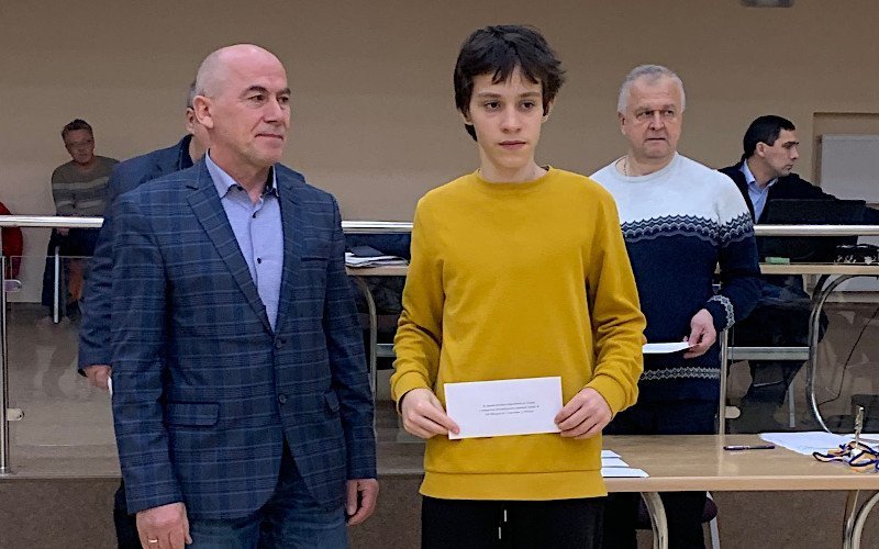 Нагородження Сердюка Мирослава (Полтавська обл.) за кращий результат серед юнаків у турнірі-B XII Меморіала В.Т.Грохотова-2022