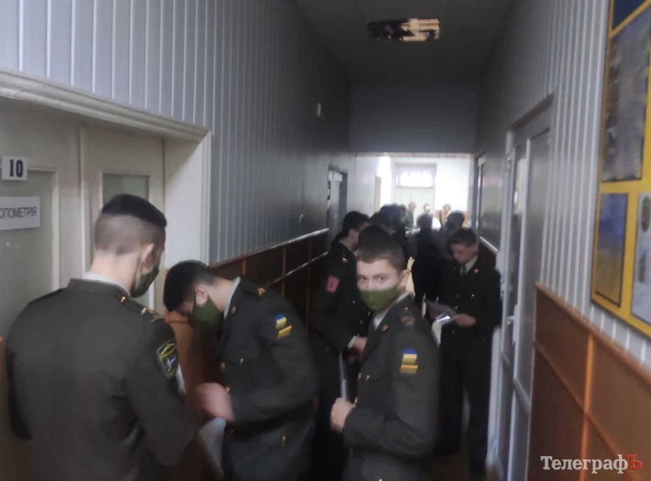 Черги на медкомісію зранку у понеділок 17 січня