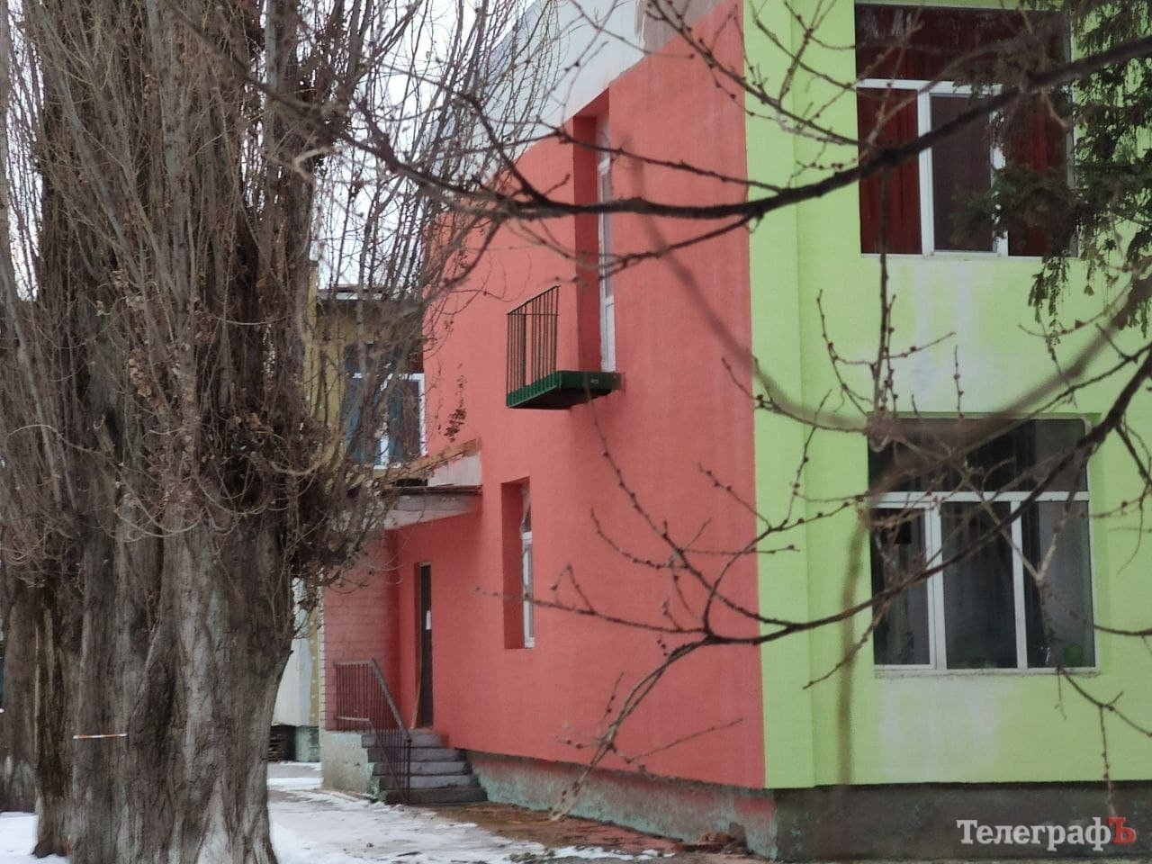 На балконі бракує елемента огородження