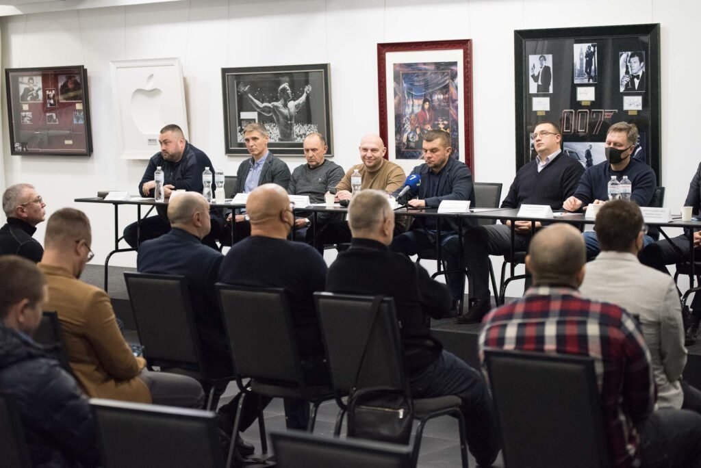 Керівник Федерація Полтавської області Михайло Мельник на зустрічі 12 регіональних федерацій