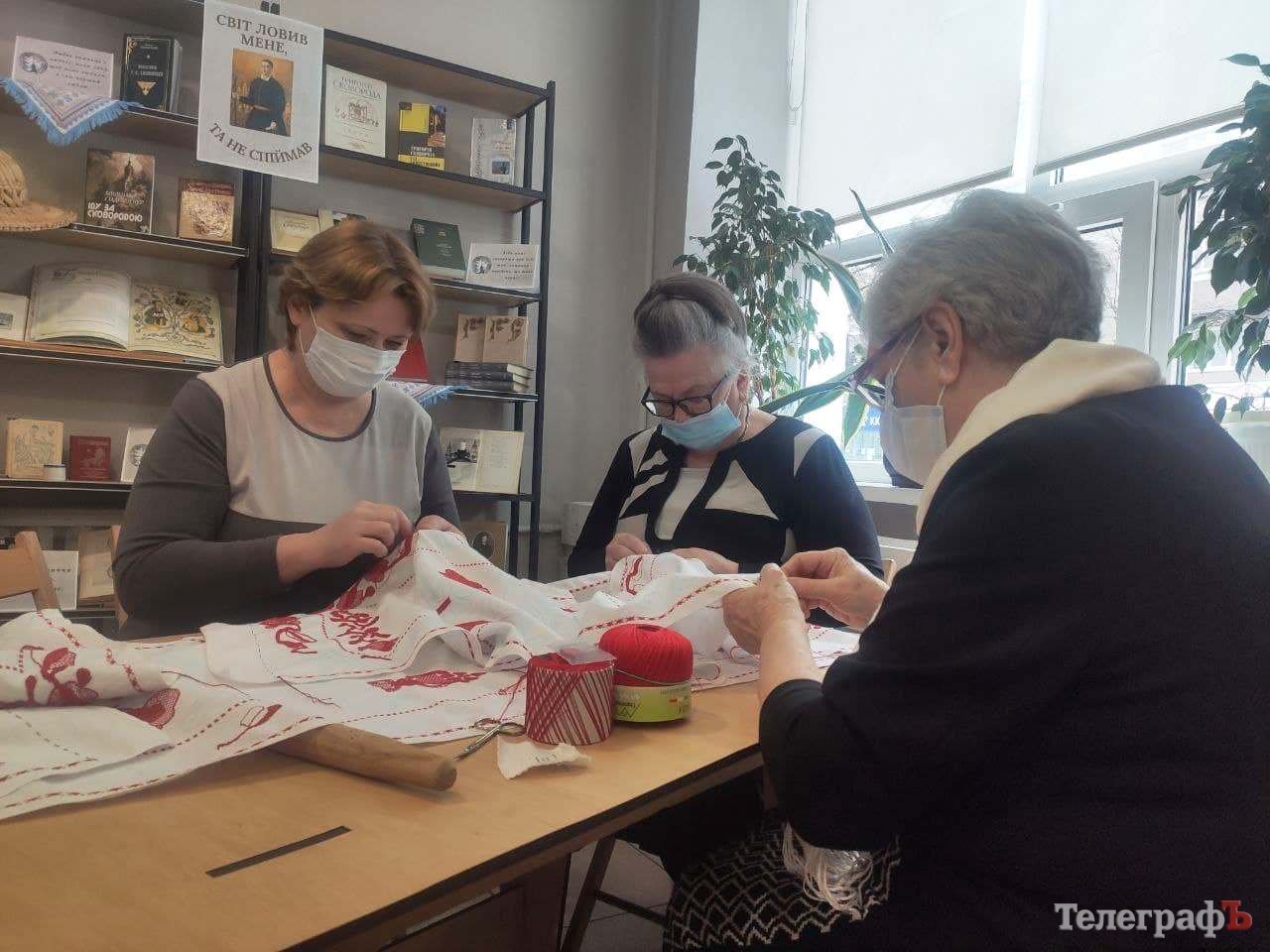 Переможці конкурсу Вишиваний Кременчук долучилися до вишивання Рушника Сковороди