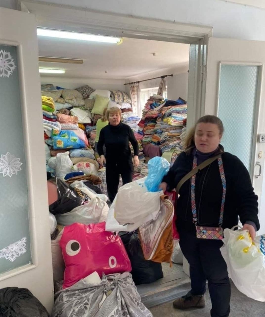 Ситуація у центрі станом на вечір 26 лютого. Вся кімната забита речами