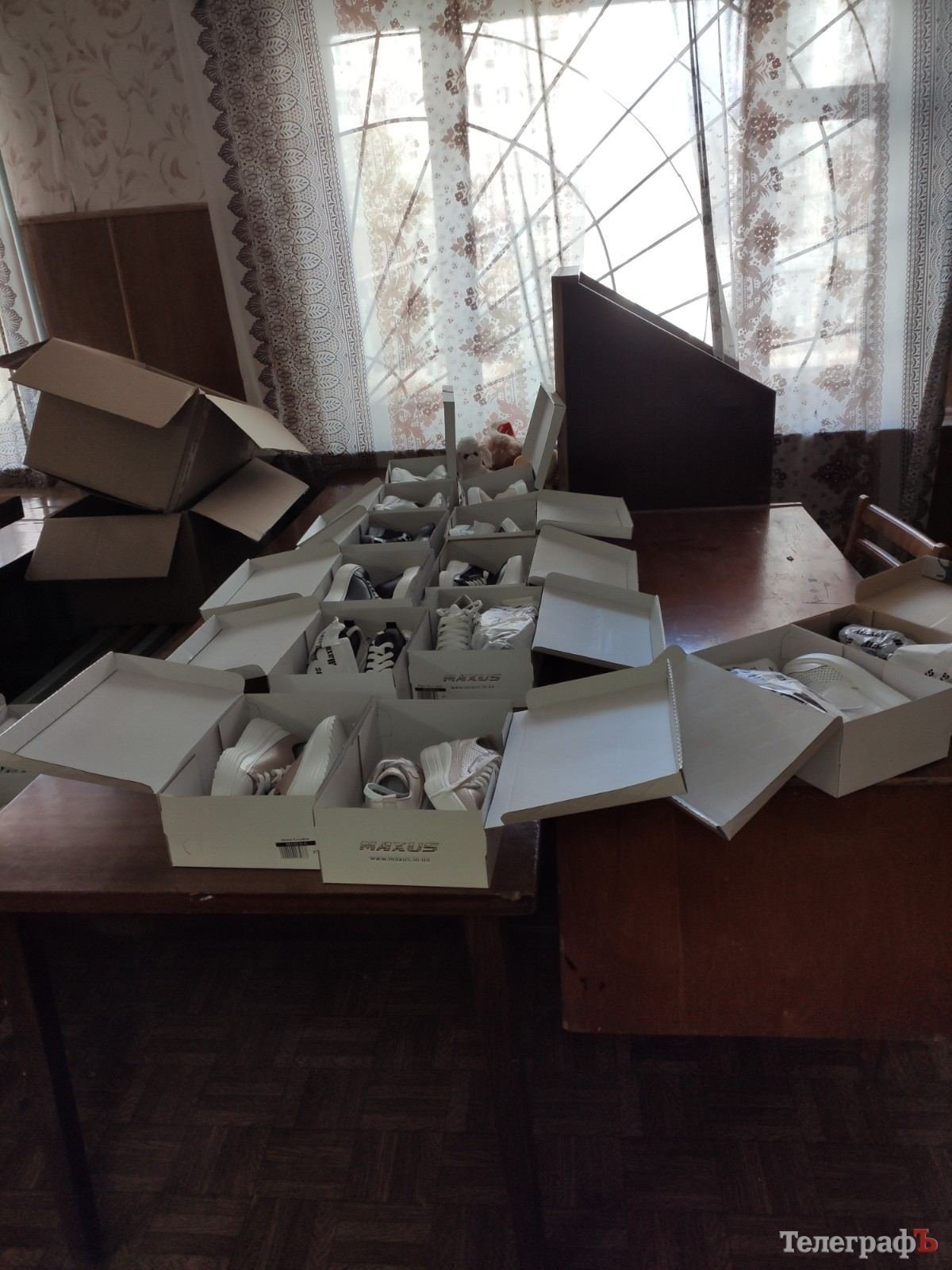 Взуття від переселенців переселенцям