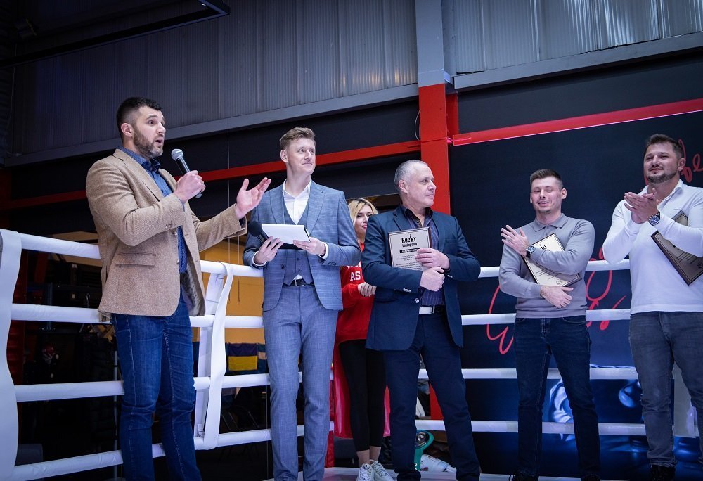 На фото батько Сергія Олександр Радченко третій ліворуч