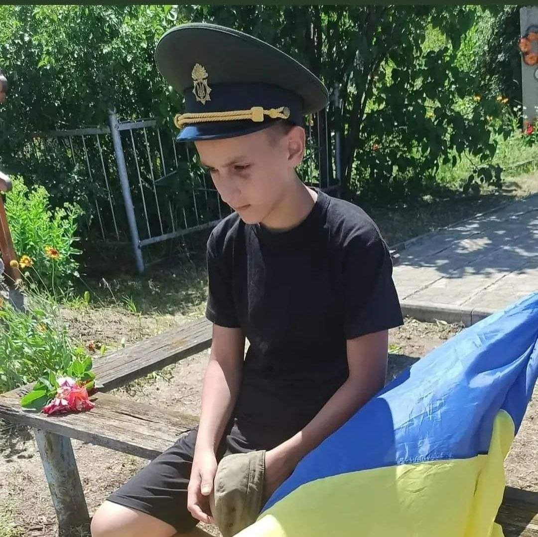 Син Ігоря Пугача у батьковому кашкеті
