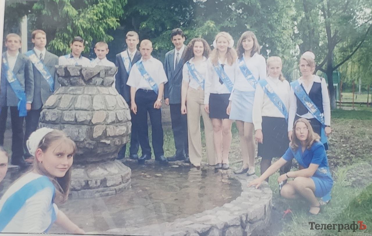 Крістіна Зосімова на фото крайня праворуч