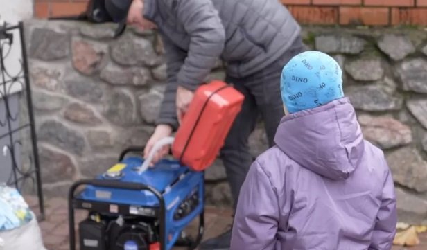 Ганна Андрієнко привезла з Польщі новий генератор для забезпечення електропостачання дитячого садка