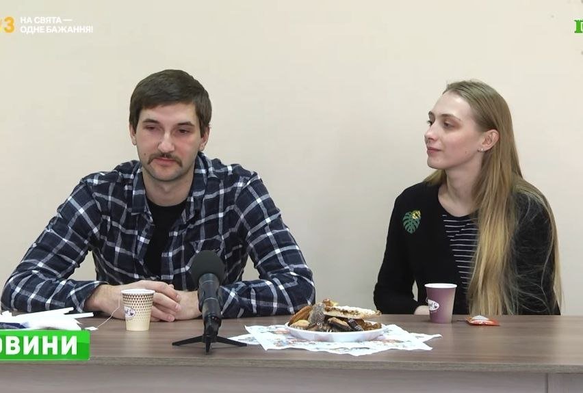 На фото Кирило разом з коханою дівчиною