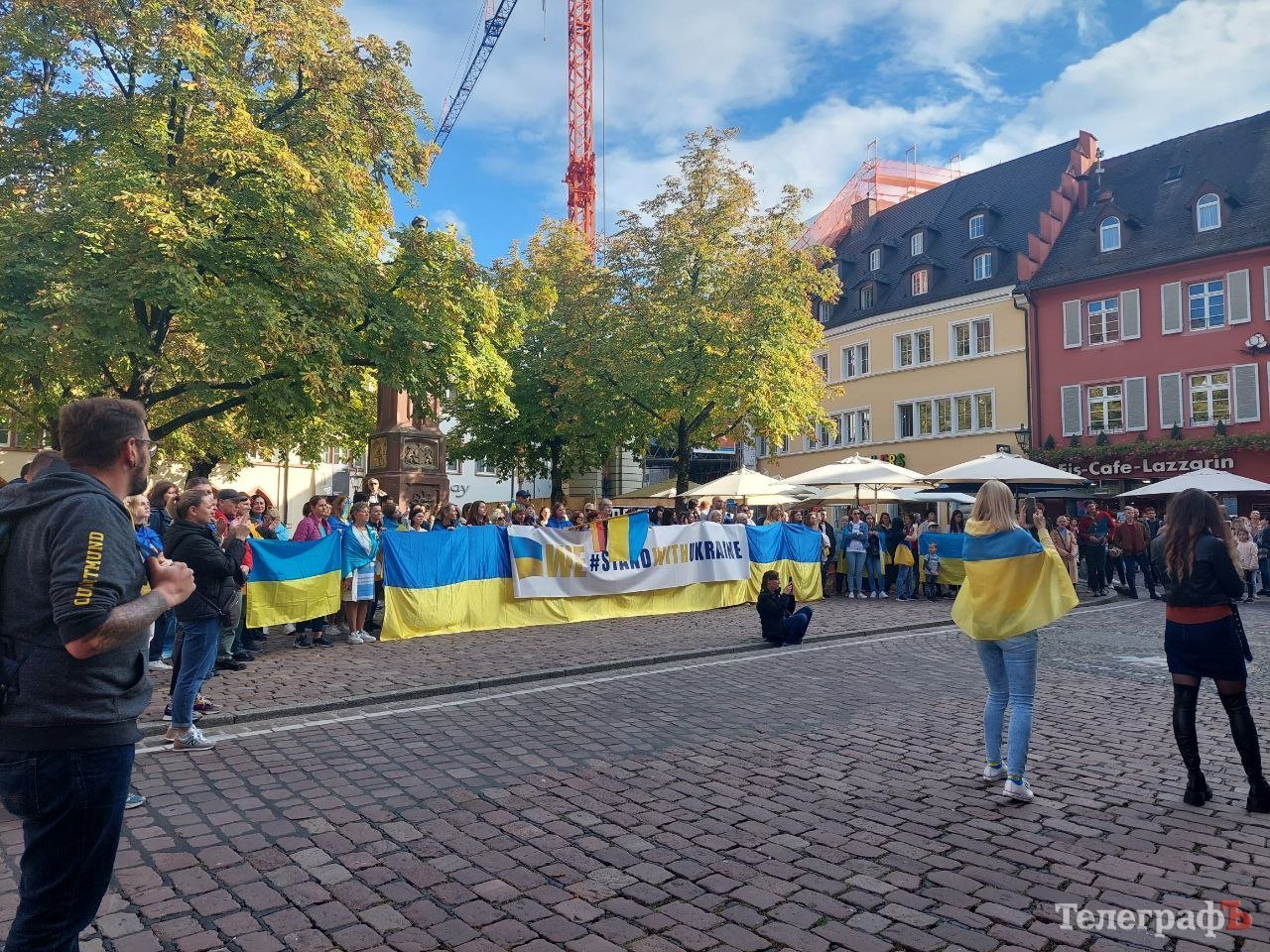 Мітинг перед Ратушей Фрайбурга із закликами надати Україні більше зброї