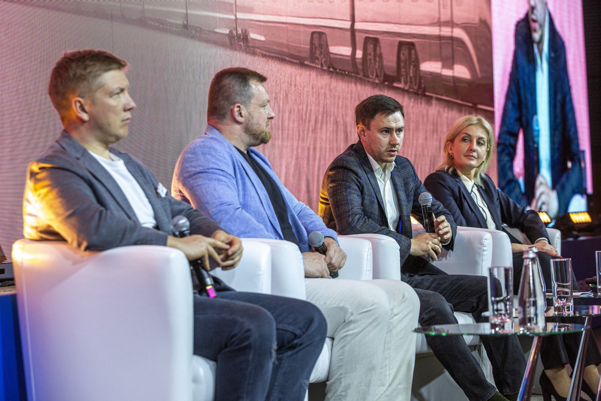 учасники панельної дискусії говорять про майбутнє України