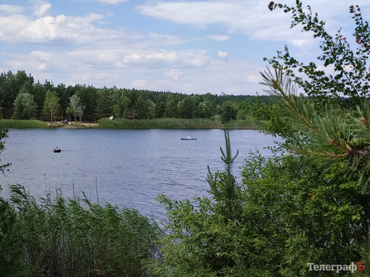 На озері можна поплавати на катамарані чи сапдошці
