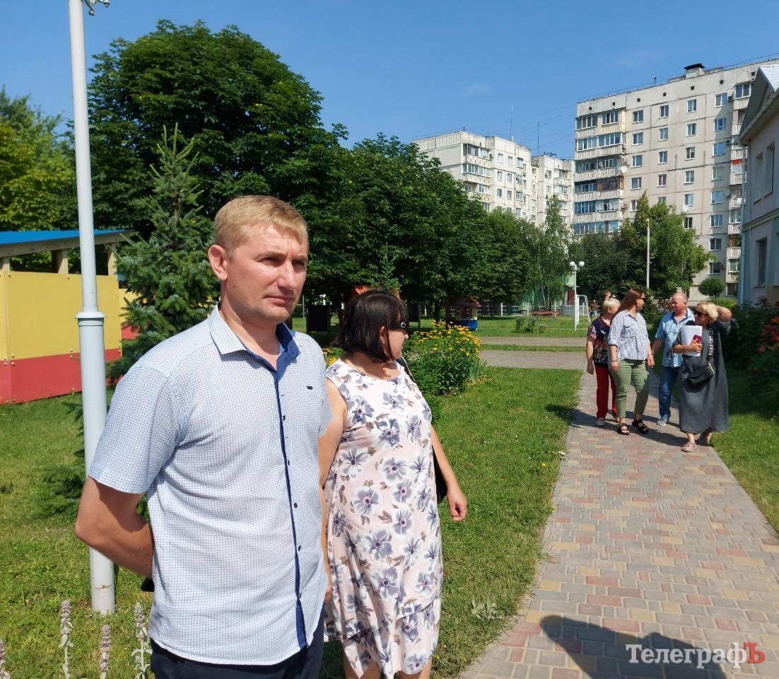 Андрій Патерило на фото зліва