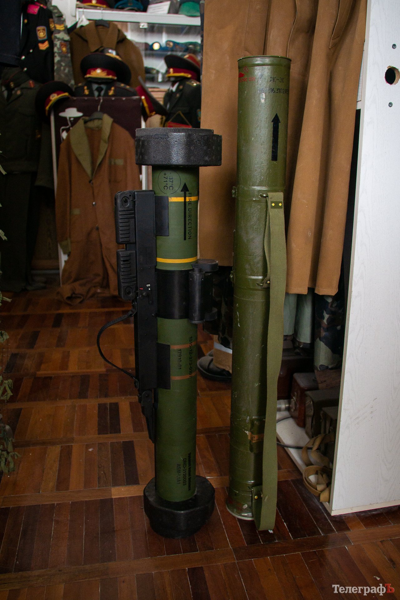 На фото зліва направо: переносний протитанковий ракетний комплекс з Великобританії та «Корсар»