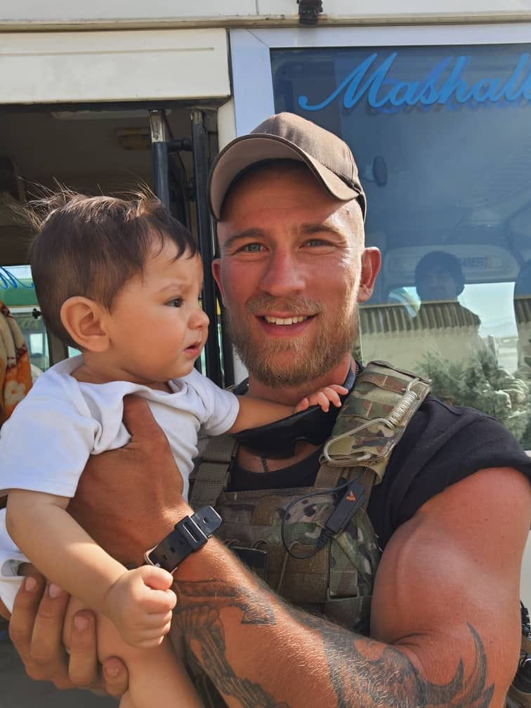 Назар під час рятувальної місії в Афганістан