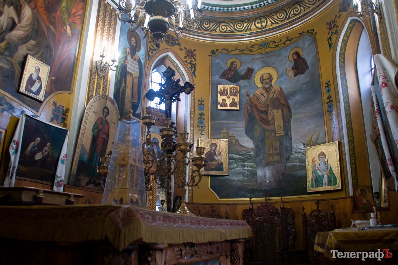 Вівтар у Свято-Миколаївському соборі в Кременчуці