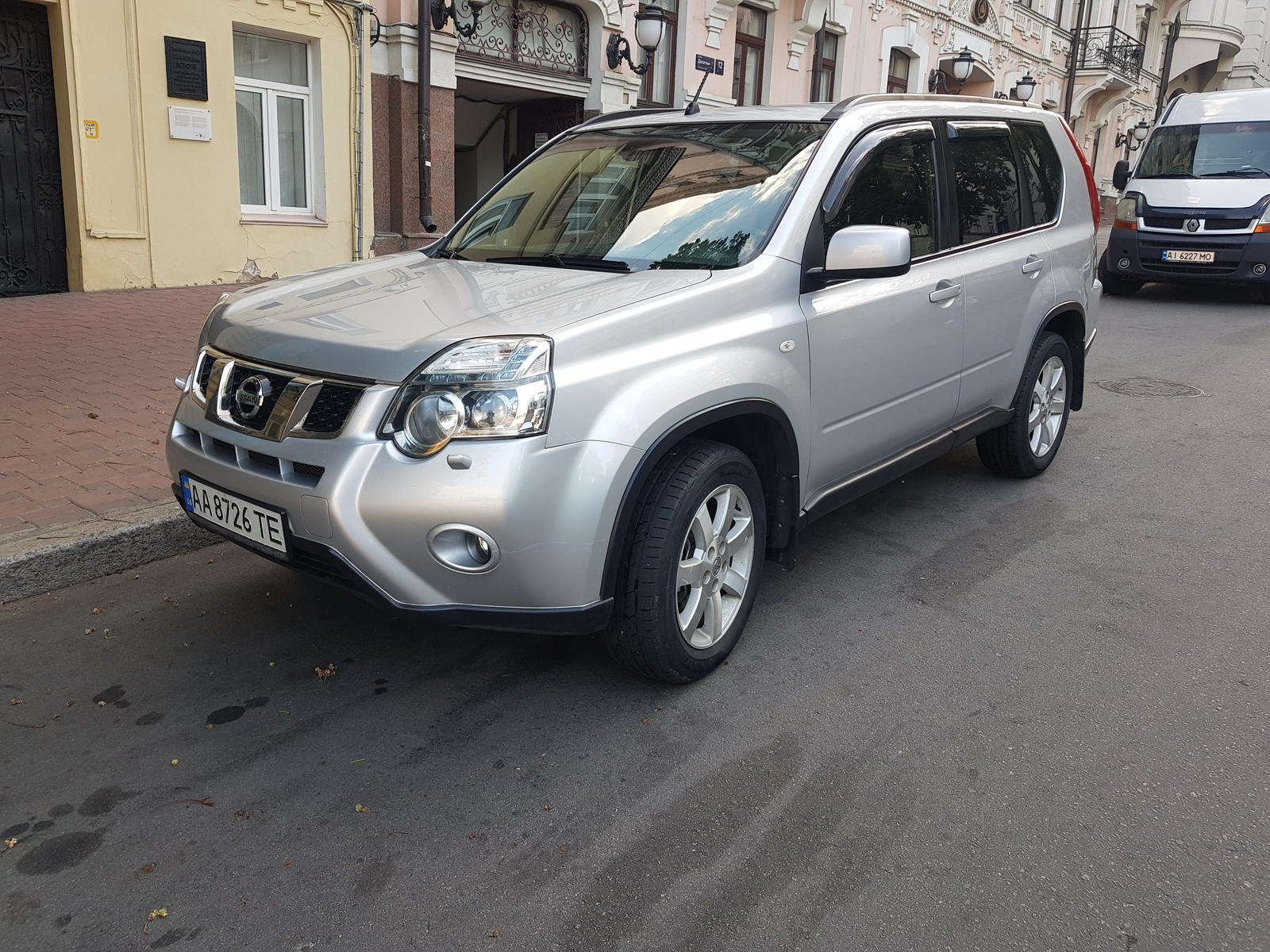 Nissan X–TRAIL 2013 року випуску