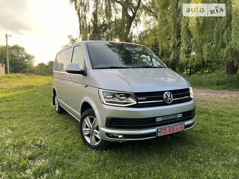 Volkswagen Transporter 2016 року випуску