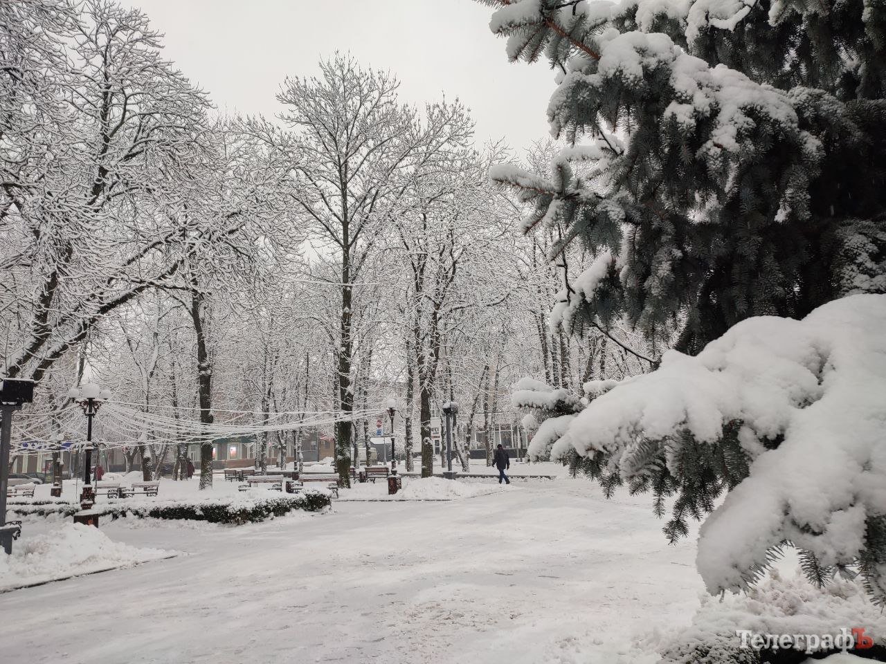 8.01.2024 Кременчук засипало снігом. Дороги паралізувало, а учням продовжили канікули.