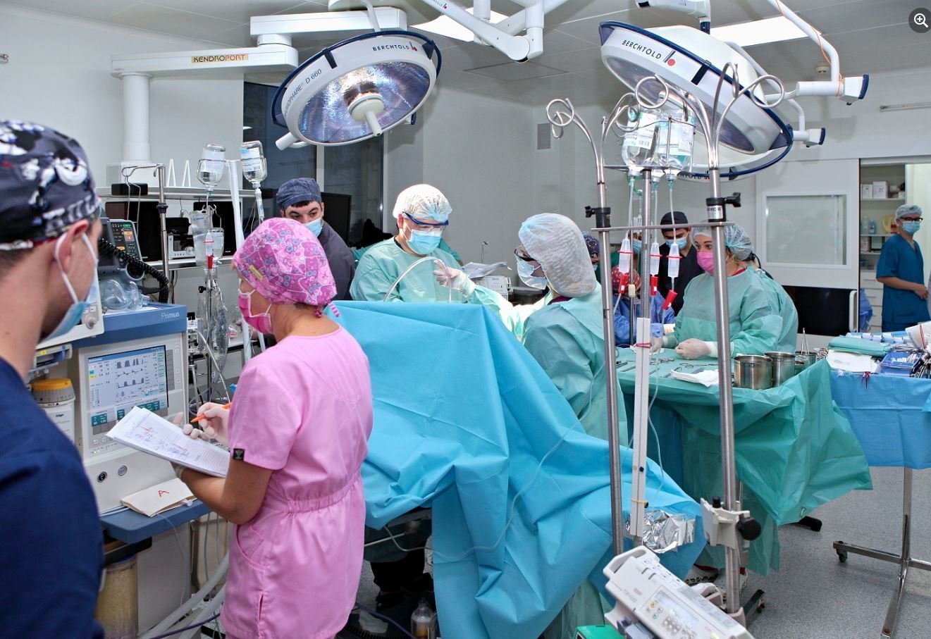 В операційній задіяно не менш 10 фахівців