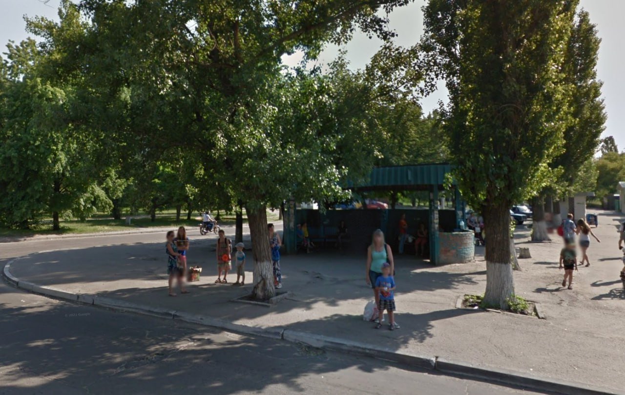 У Кременчуці демонтують зупинку «Розвилка» на Раківці: під знесення потрапив сквер