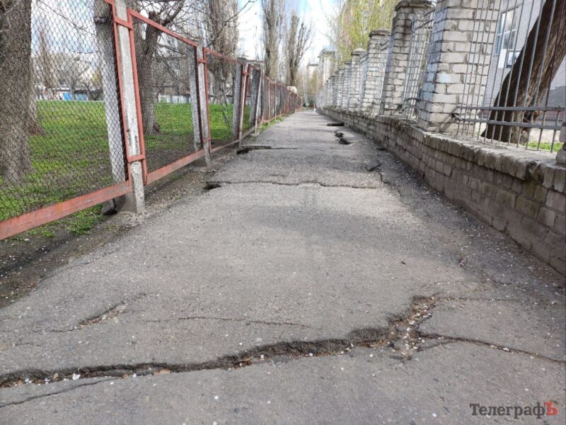 У центрі Кременчука можуть відремонтувати тротуар та укласти плитку за понад 2 млн грн