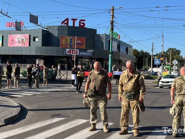 У Кременчуці водії практично не зупиняються на хвилину мовчання: влада просить патрульних зреагувати