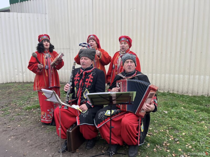 У Кременчуці гурт «Веселиця» співає заради перемоги і збирає гроші на допомогу ЗСУ