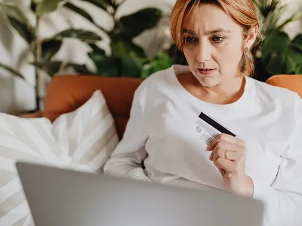 На Полтавщині жінка підробила документи та продала чужу квартиру в Харкові