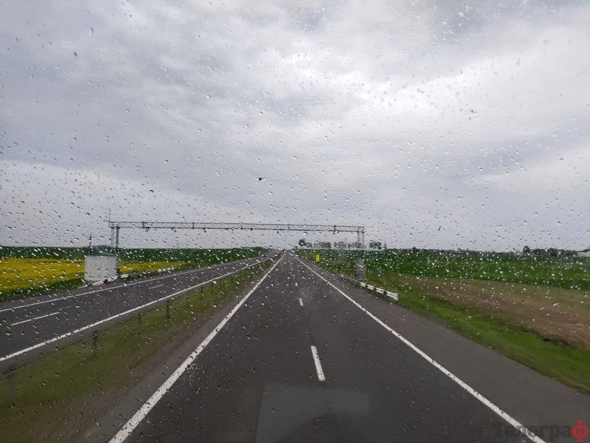 Пасажири міжнародних автобусів стоять на кордоні понад 4 години — дослідження