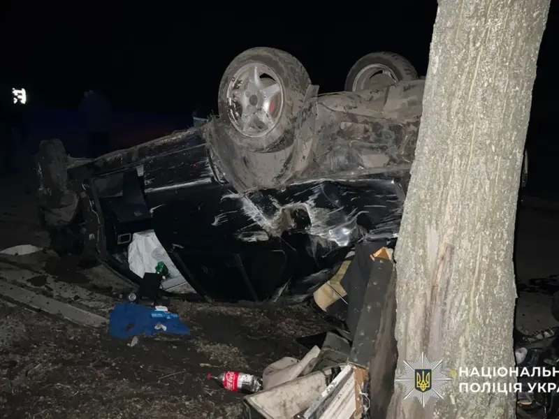На Кременчуччині сталася смертельна ДТП – автівка злетіла з дороги та перекинулася