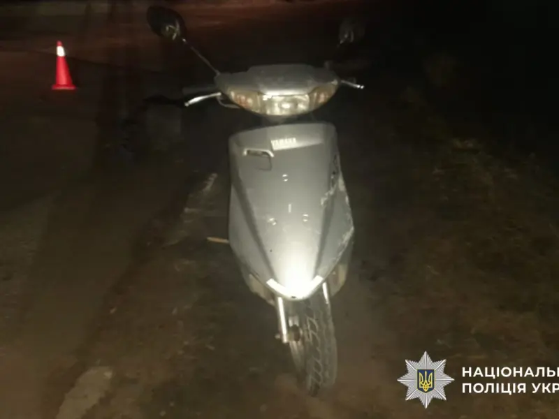 У Полтаві зіткнулися мопед та автомобіль: водія мопеда госпіталізували