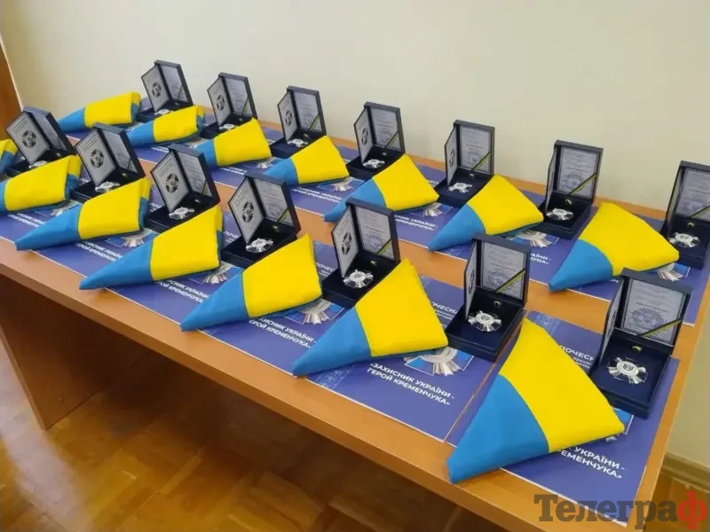 <span class="custom-bold">«На жаль, вони вручаються посмертно»: в Кременчуці відбулась церемонія вручення почесної відзнаки «Захисник України — герой Кременчука»</span> <img src="https://www.telegraf.in.ua/wp-content/uploads/2026/03/gallery.svg" alt="" class="feed-icon" style="width: 20px; height: 20px; vertical-align: middle;" />