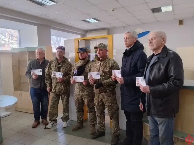 <span class="custom-bold">У Кременчуці до Дня добровольця погасили спеціальні конверти на честь ветеранів, які добровільно стали на захист країни</span> <img src="https://www.telegraf.in.ua/wp-content/uploads/2026/03/gallery.svg" alt="" class="feed-icon" style="width: 20px; height: 20px; vertical-align: middle;" />