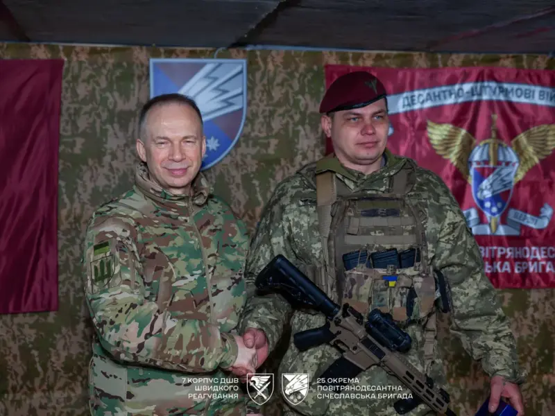 Головнокомандувач ЗСУ нагородив десантника з Полтавщини «Хрестом хоробрих»