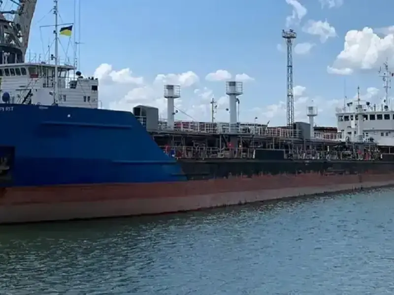 Кременчуцька компанія не змогла перепродати танкер, який блокував Керченську затоку, вдвічі дорожче