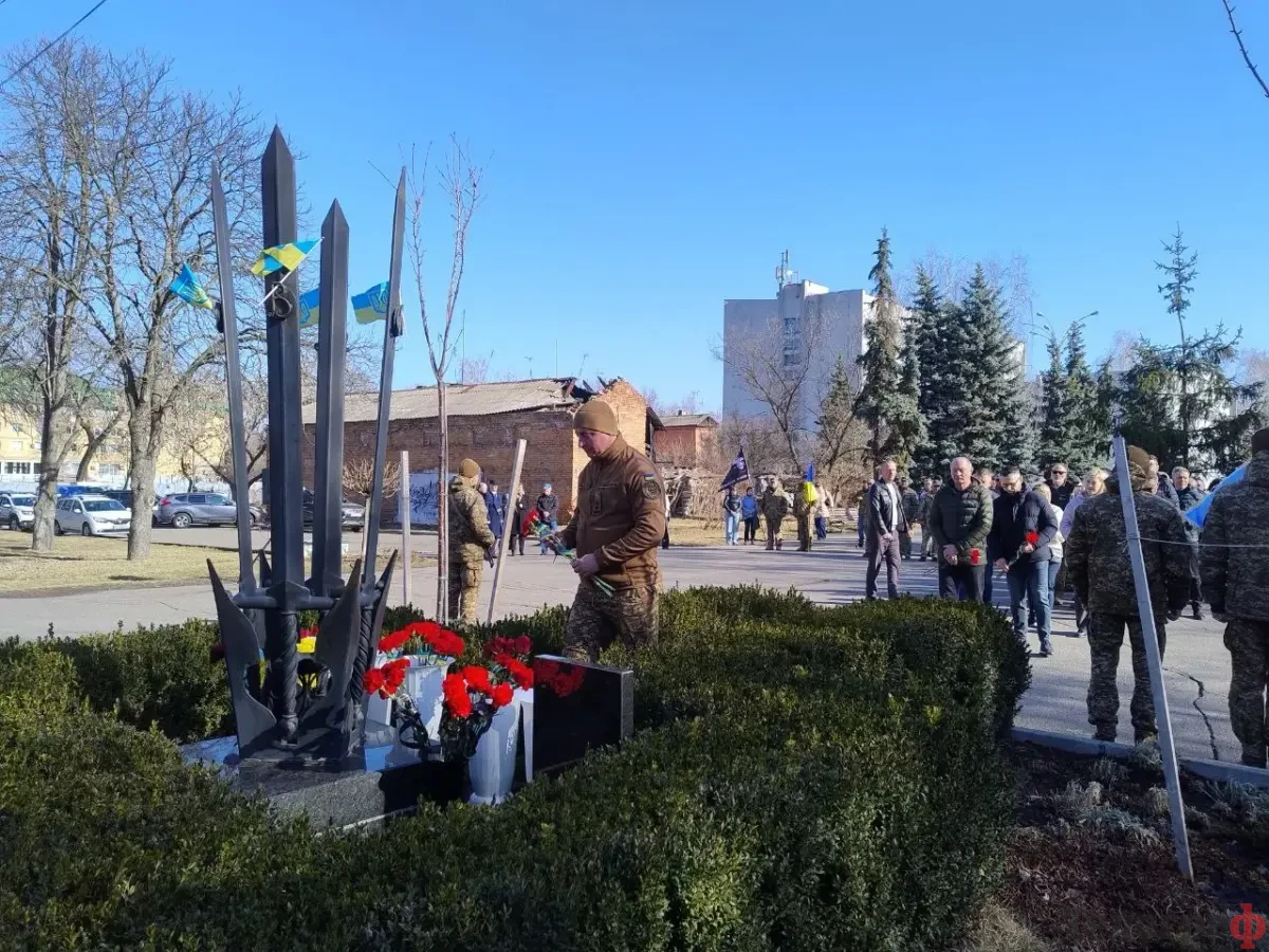 «Я маю бути там — і все»: у Кременчуці відзначили День українського добровольця