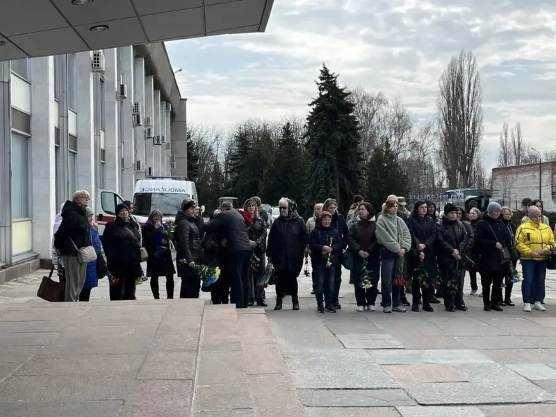 <span class="custom-bold">«Синочку, я ж так тебе виглядала»: у Кременчуці попрощалися із захисником України Романом Носенком</span> <img src="https://www.telegraf.in.ua/wp-content/uploads/2026/03/gallery.svg" alt="" class="feed-icon" style="width: 20px; height: 20px; vertical-align: middle;" />