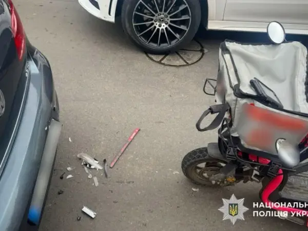 У Полтаві зіткнулися автівка та електроскутер: скутерист у лікарні