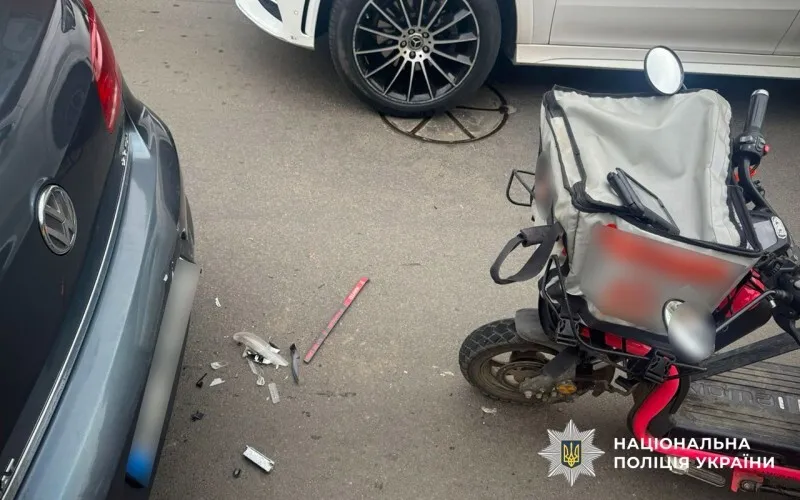 У Полтаві зіткнулися автівка та електроскутер: скутерист у лікарні