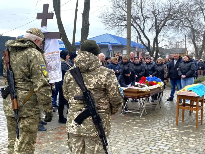 На Кременчуччині попрощалися із полеглим бійцем Євгеном Синяком