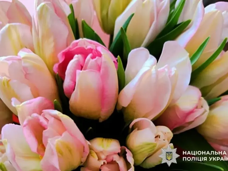 У Кременчуці жінка «купила тюльпанів» онлайн на 6700 гривень