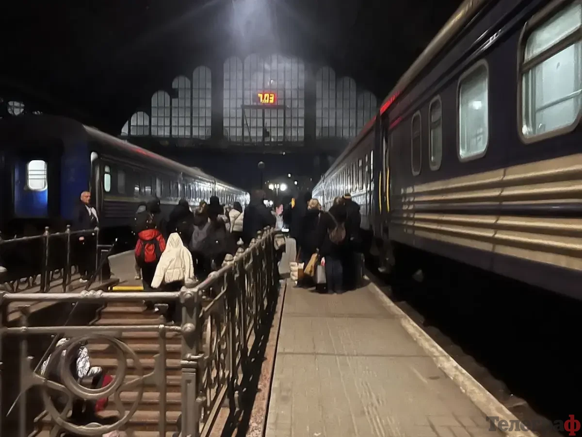 Кидайте валізи й біжіть: «Укрзалізниця» оновила правила безпеки в поїздах через обстріли